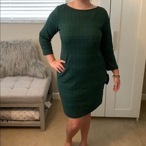 Sharagano 3/4 sleeve knee length fitted stretch